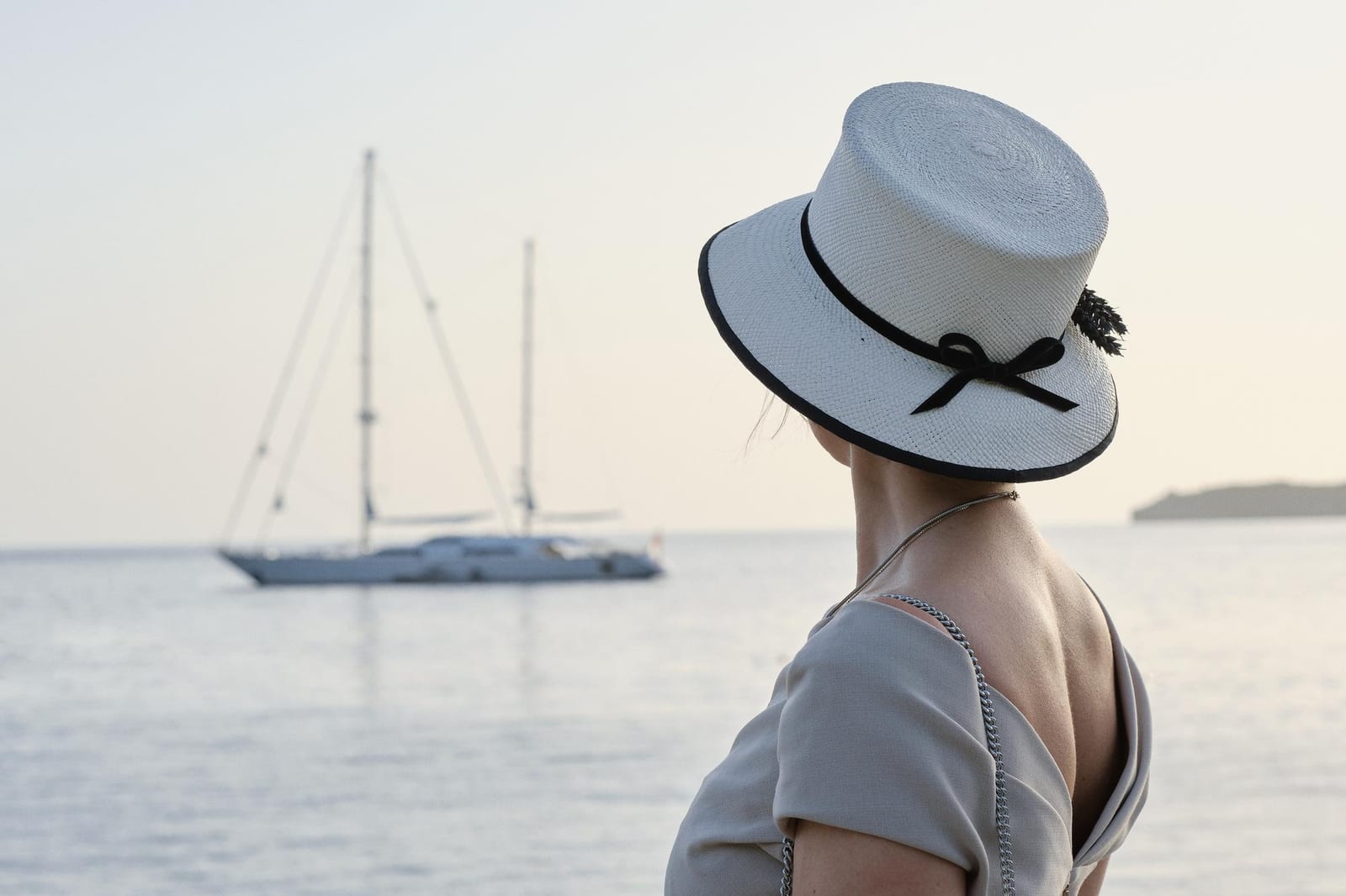 Ospite guarda l'orizzonte a bordo di uno yacht al VIA PAPA LUCIANI 11, 92026